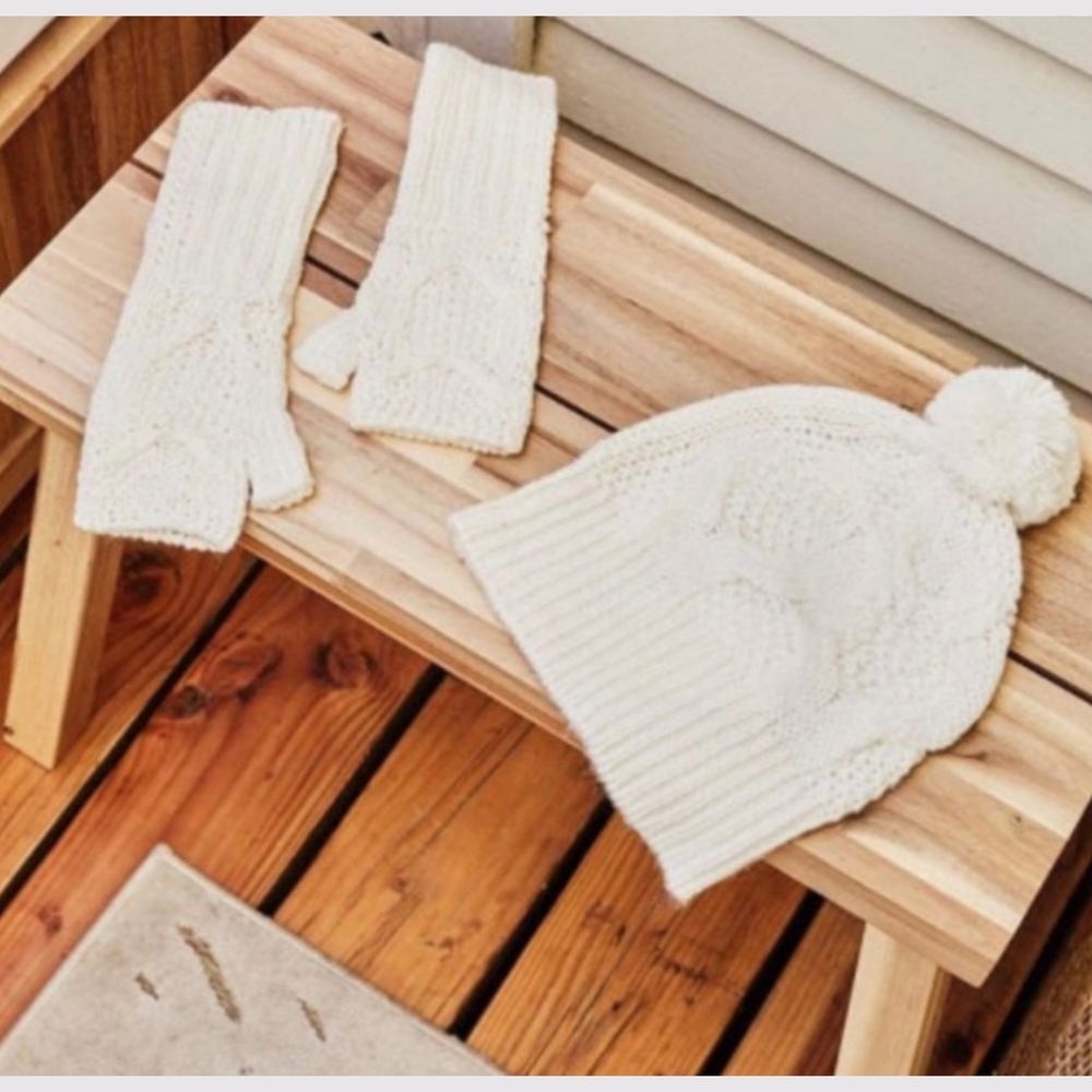 Joie Winter Scarf Beanie Hat Gloves 3 PC Set NWT - Picture 3 of 8